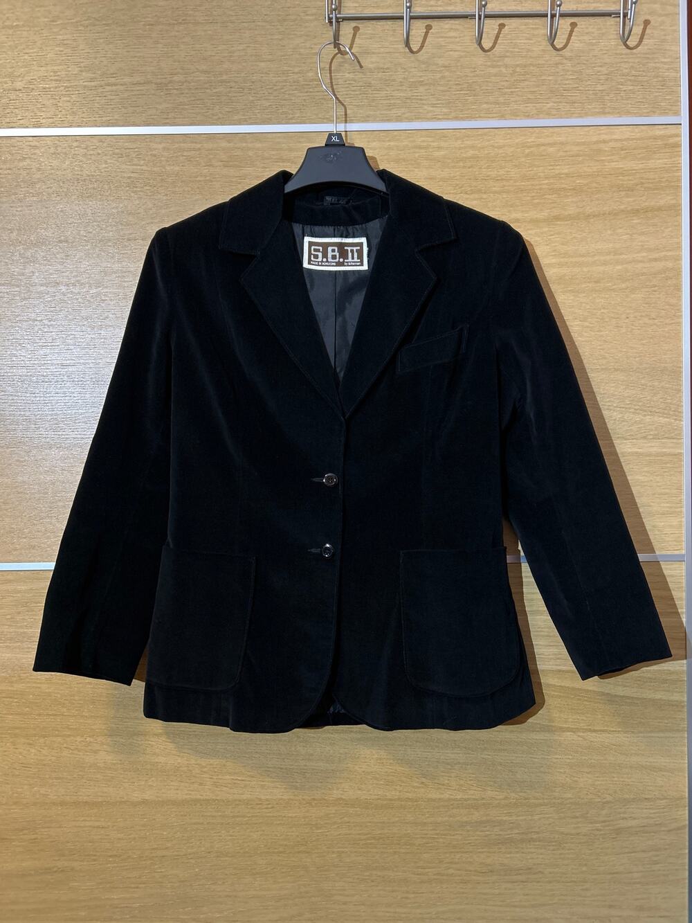 S.B. II. By Bitterman Women's sz L lined velvet blazer black Vintage 2 button